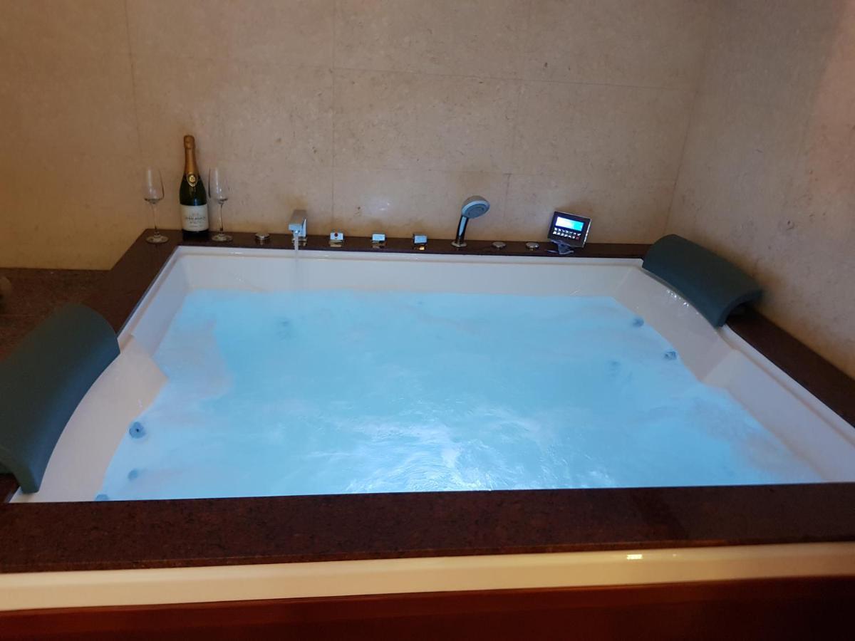 Mega Mall Monza Super Spa บูคาเรสต์ ภายนอก รูปภาพ